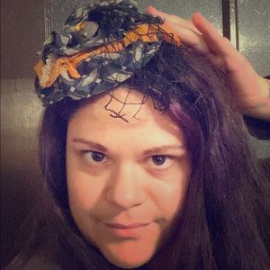 Hair accessory mini hat in blue/orange